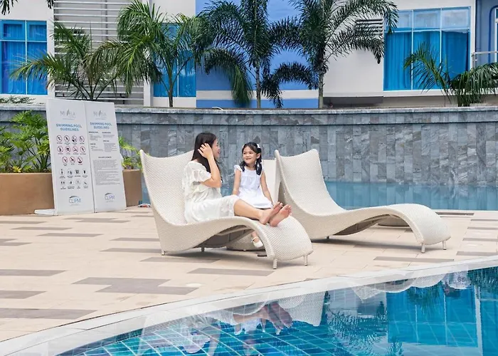 Bluedoor Spring White Near It Park * Cebu