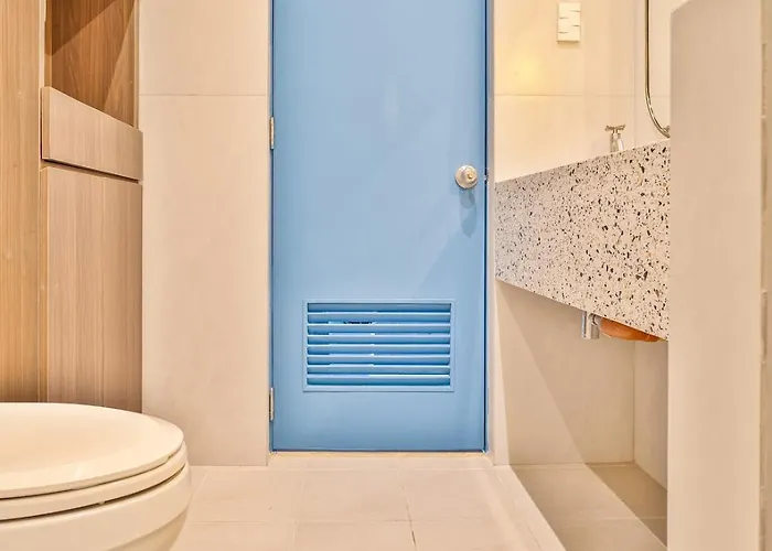 Bluedoor Spring White Near It Park Apartment Cebu